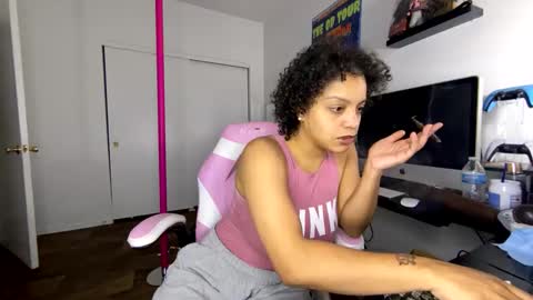 xStarGazingx online show from October 12, 7:00 am