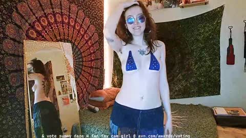 Snapshot of xsunsub chatting on January 25, 12:59 am Sunny Daze online show from January 25, 12:59 am