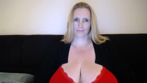 Nikkie online show from December 11, 7:36 pm