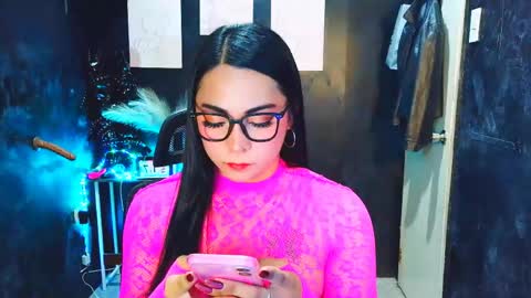 xxslutty kim online show from April 17, 3:03 pm