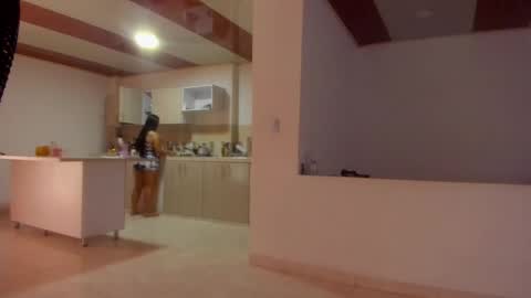 xxxtatianabustyxxx online show from February 18, 4:27 pm
