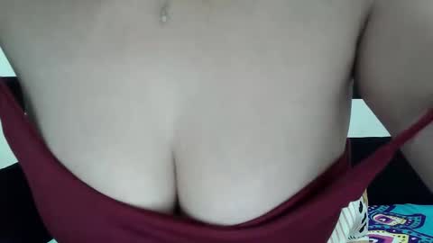 xxyummieexx online show from September 17, 4:38 pm