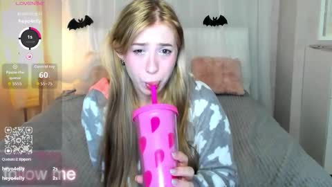 Snapshot of y0ung_lina18 chatting on November 1, 9:46 am Lina online show from November 1, 9:46 am