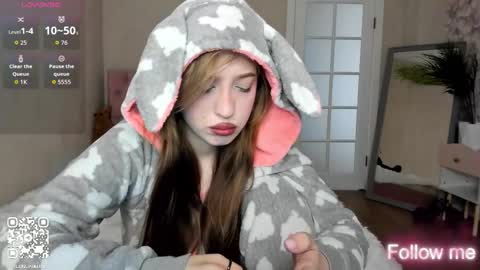 Snapshot of y0ung_lina18 chatting on September 20, 10:35 am Lina online show from September 20, 10:35 am