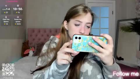 Snapshot of y0ung_lina18 chatting on September 24, 8:02 am Lina online show from September 24, 8:02 am