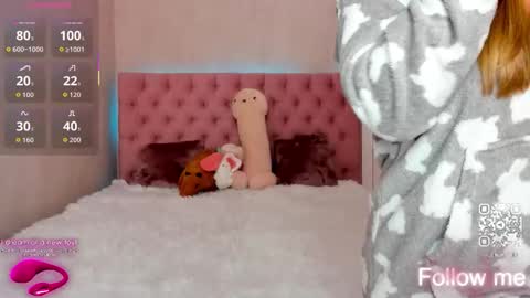 Snapshot of y0ung_lina18 chatting on October 6, 8:42 am Lina online show from October 6, 8:42 am