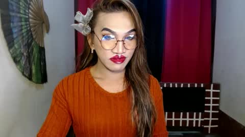 lorien gosper online show from December 25, 7:14 am