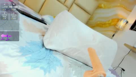 Naomi online show from December 17, 10:36 pm