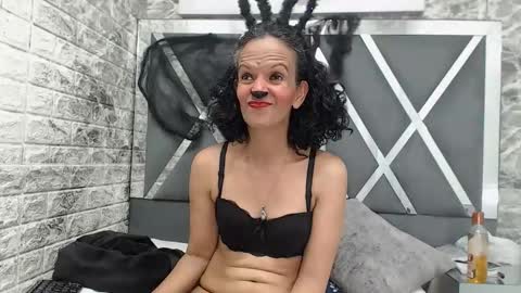 Snapshot of yanetrose chatting on November 1, 5:00 am yanetrose online show from November 1, 5:00 am