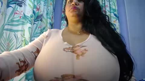 Yasmin online show from December 31, 9:31 am