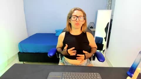 yelena03 online show from January 11, 9:46 pm