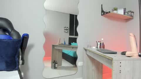 yelena03 online show from January 15, 9:43 pm