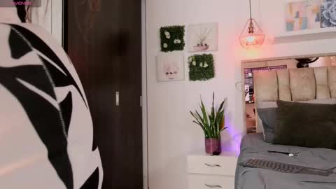 yellow_lily online show from February 11, 5:47 pm