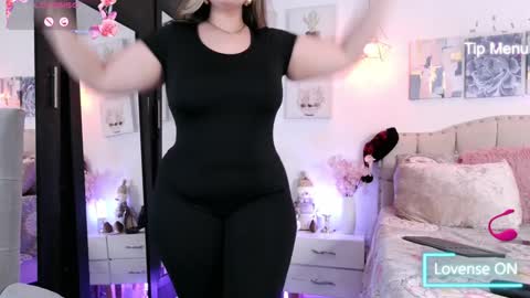 yellow_lily online show from December 4, 2:26 pm