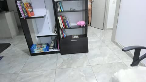 Snapshot of yenlo01 chatting on October 22, 1:54 am yenlo01 online show from October 22, 1:54 am