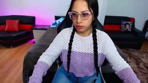 yesie_hot2 online show from February 25, 1:42 pm