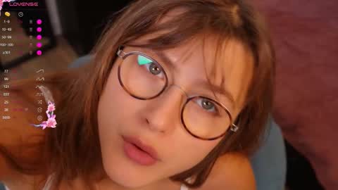 Snapshot of yess_kiki chatting on October 12, 8:28 am Kiki online show from October 12, 8:28 am