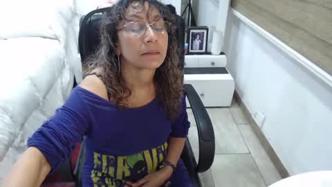 Snapshot of yessilatin chatting on October 20, 12:02 am jessy online show from October 20, 12:02 am