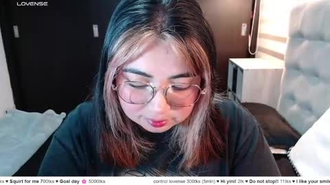 hii i am yini online show from April 17, 2:46 am