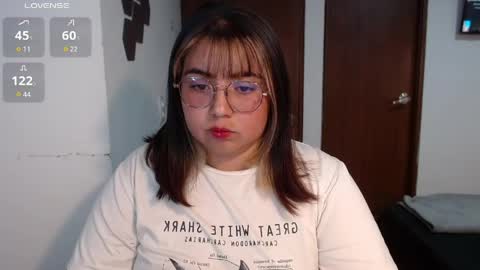 hii i am yini online show from June 4, 2:39 am