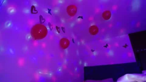 Snapshot of yinn_silver chatting on February 13, 5:37 am Yiny online show from February 13, 5:37 am