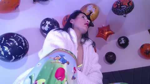 Snapshot of yinn_silver chatting on October 13, 7:33 am Yiny online show from October 13, 7:33 am