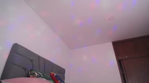 Snapshot of yinn_silver chatting on February 4, 6:57 am Yiny online show from February 4, 6:57 am