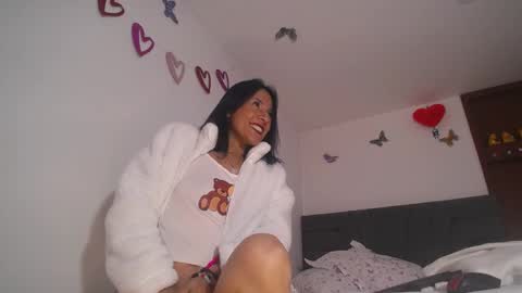 Snapshot of yinn_silver chatting on March 11, 3:47 am Yiny online show from March 11, 3:47 am