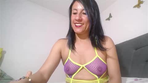 Snapshot of yinn_silver chatting on September 27, 8:43 am Yiny online show from September 27, 8:43 am