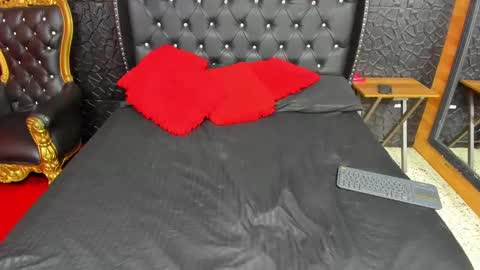 Snapshot of yiyisandoval chatting on October 7, 2:10 pm yiyisandoval online show from October 7, 2:10 pm