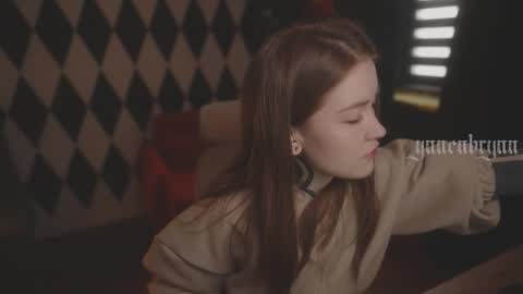 ynnenbrynn online show from November 13, 7:29 am