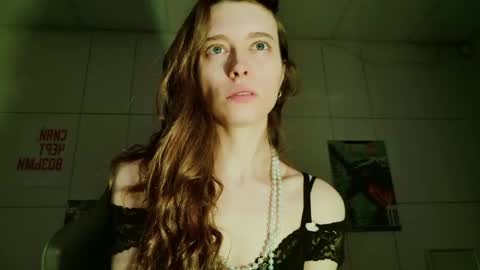 yoka_paradoxxx online show from April 14, 10:48 am