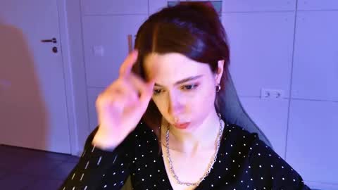 yoka_paradoxxx online show from March 5, 9:27 am