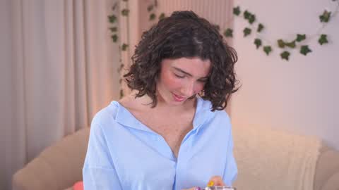 Snapshot of you_fell_in_love chatting on December 7, 7:05 am Elizabeth brunette -- Darline blonde  online show from December 7, 7:05 am