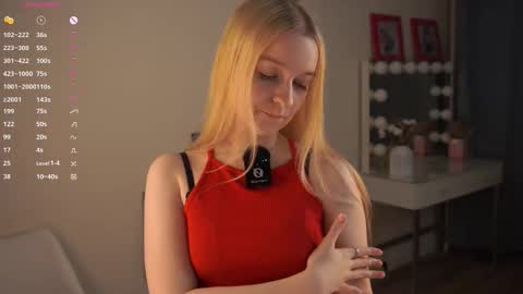 Snapshot of you_fell_in_love chatting on October 23, 7:42 pm Elizabeth brunette -- Darline blonde  online show from October 23, 7:42 pm