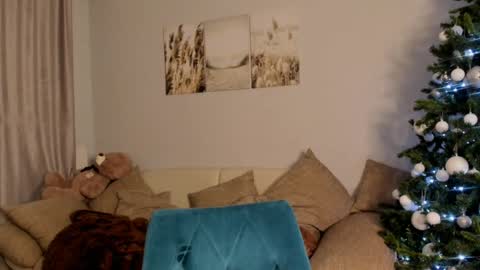 Snapshot of your__voice chatting on February 10, 6:35 pm Camilla online show from February 10, 6:35 pm