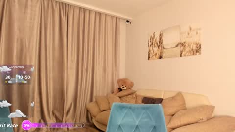 Snapshot of your__voice chatting on October 20, 7:28 pm Camilla online show from October 20, 7:28 pm