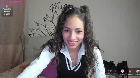 mia3 online show from January 6, 12:48 am