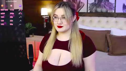 Snapshot of your_dream_nancy chatting on October 14, 1:14 pm Nancy online show from October 14, 1:14 pm