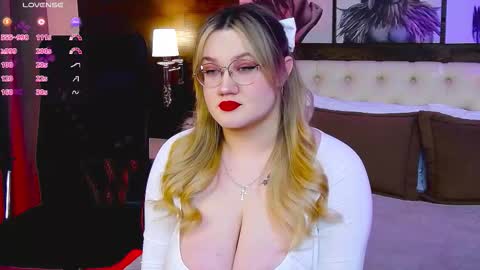 Snapshot of your_dream_nancy chatting on October 13, 1:03 pm Nancy online show from October 13, 1:03 pm