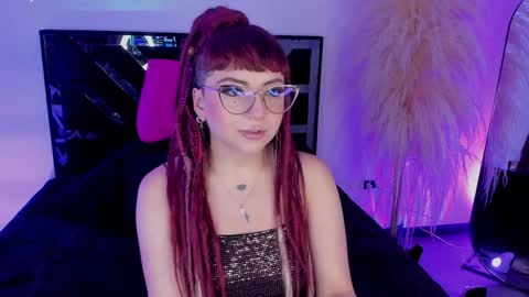 Cami independent model online show from January 2, 6:40 am