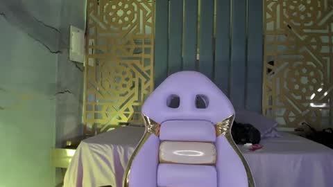 Snapshot of your_naughtyangel chatting on December 4, 10:51 pm Evelin online show from December 4, 10:51 pm