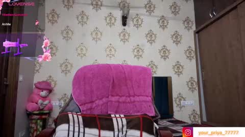 Snapshot of your_priya_77 chatting on March 6, 6:05 pm sonam online show from March 6, 6:05 pm
