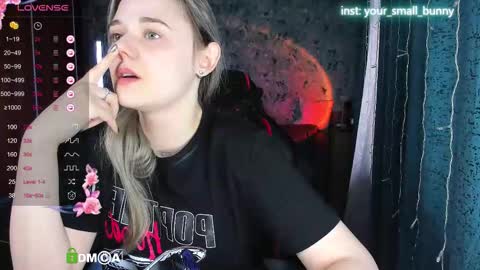 Snapshot of your_small_bunny chatting on October 3, 2:16 am Molly online show from October 3, 2:16 am