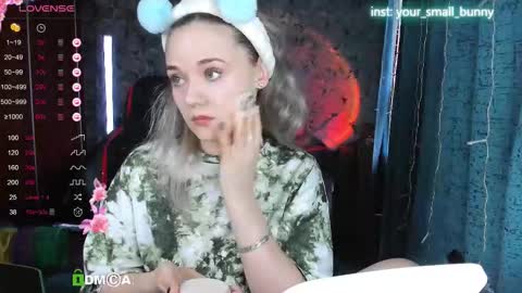 Snapshot of your_small_bunny chatting on October 13, 3:09 am Molly online show from October 13, 3:09 am