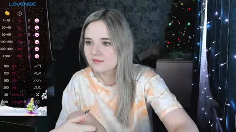 Snapshot of your_small_bunny chatting on December 24, 4:44 am Molly online show from December 24, 4:44 am