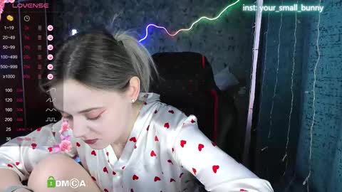 Snapshot of your_small_bunny chatting on October 12, 3:09 am Molly online show from October 12, 3:09 am