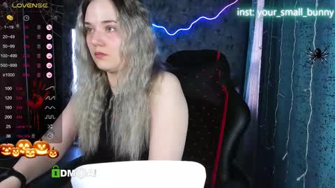 Snapshot of your_small_bunny chatting on October 25, 2:19 am Molly online show from October 25, 2:19 am