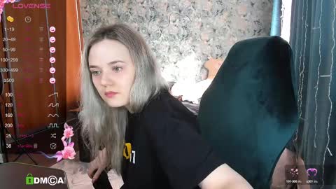 Snapshot of your_small_bunny chatting on March 10, 9:12 am Molly online show from March 10, 9:12 am