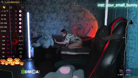 Snapshot of your_small_bunny chatting on October 21, 2:59 am Molly online show from October 21, 2:59 am